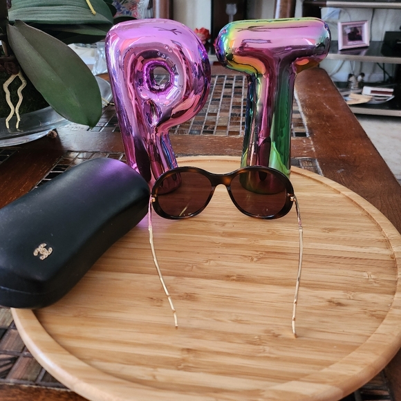 Chanel sunglasses with case - Picture 7 of 7